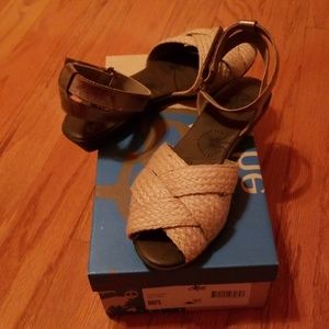 (New) OTBT Fairfield sandals